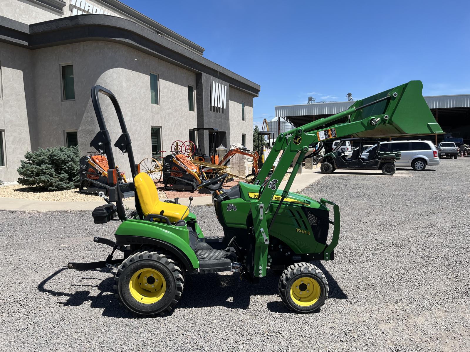 ./imagenes/INVOICE/2019/16954/TRACTOR JOHN DEERE 1023E (9).JPG